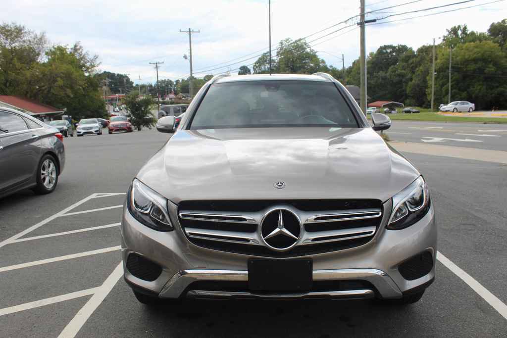 Used 2019 Mercedes-Benz GLC 300 4MATIC image 2