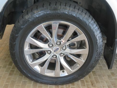 Used 2017 Ford F150 Lariat w/ Equipment Group 502A Luxury image 7