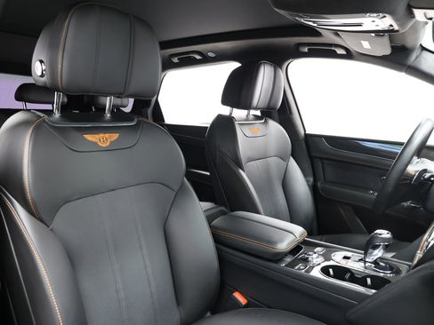 Used 2019 Bentley Bentayga image 94