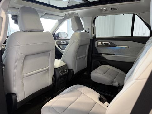 Certified 2025 Ford Explorer Platinum w/ Ultimate Package image 28