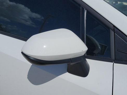 Used 2025 Toyota Corolla LE image 9