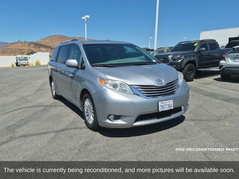 Used 2016 Toyota Sienna XLE FWD image 3