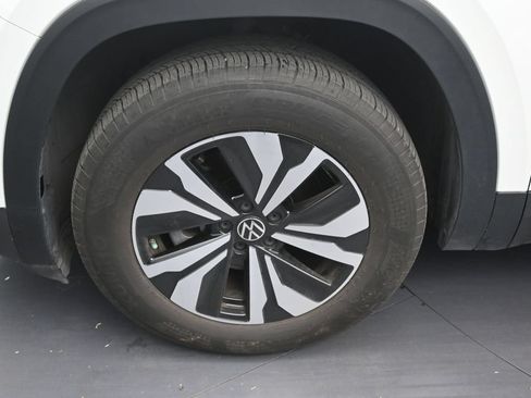 Used 2025 Volkswagen Atlas SE FWD image 9