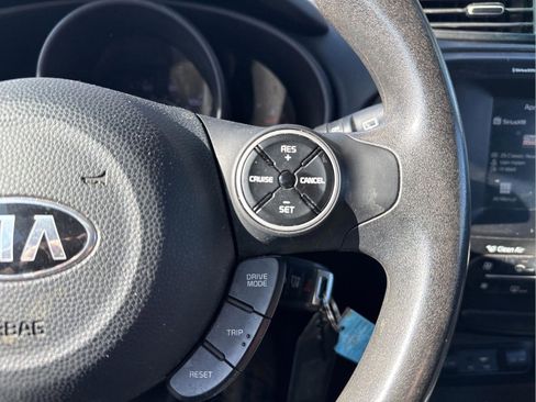 Used 2018 Kia Soul + FWD image 17