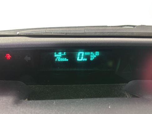 Used 2004 Toyota Prius FWD image 3