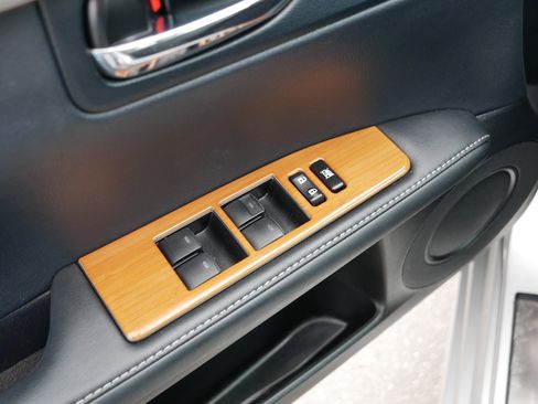 Used 2013 Lexus ES 300h w/ Luxury Pkg FWD image 19