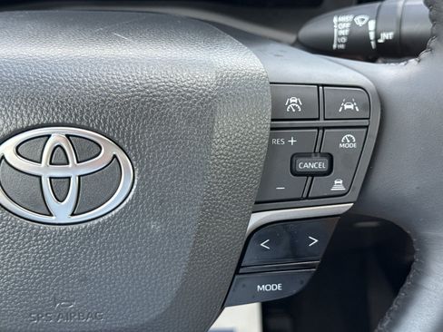 Used 2025 Toyota Camry XLE FWD image 21