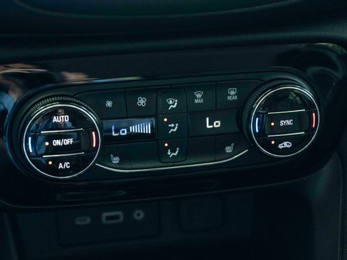 Used 2020 Buick Encore GX Select FWD image 32