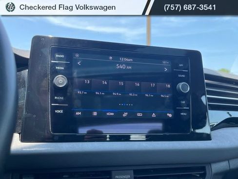 Used 2025 Volkswagen Jetta SE FWD image 35