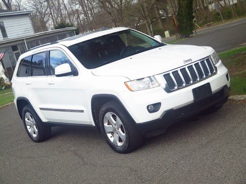 Used 2013 Jeep Grand Cherokee Laredo AWD/4WD image 26