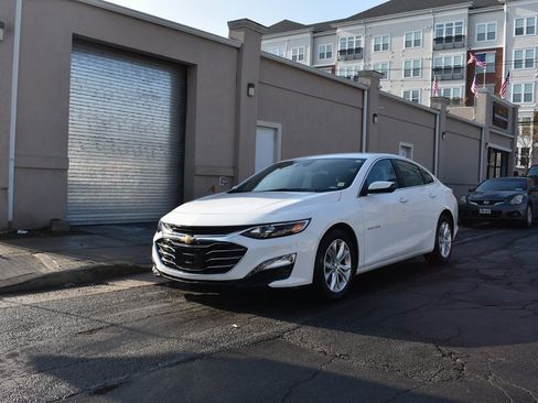 Used 2024 Chevrolet Malibu LT image 2