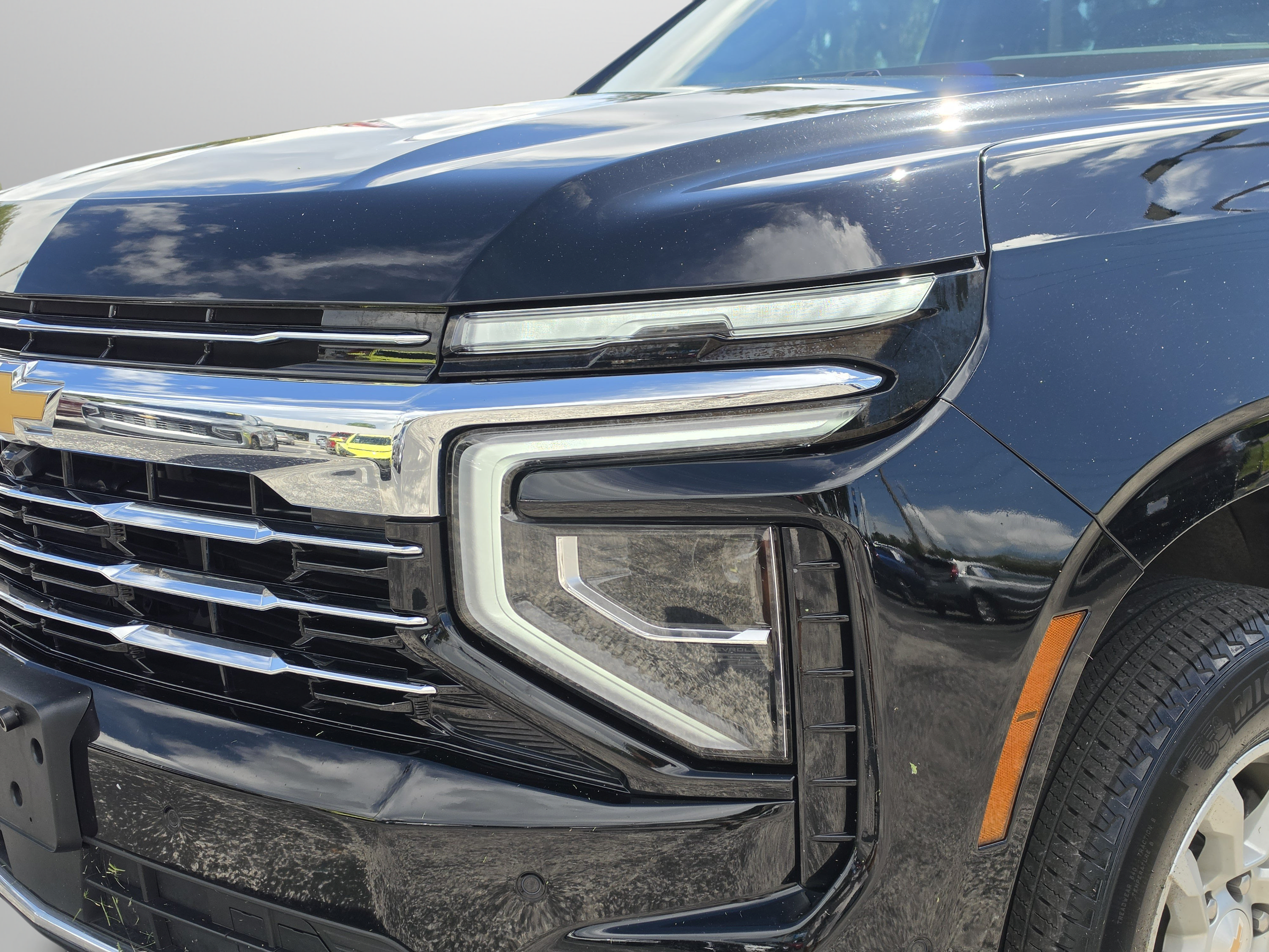 Used 2025 Chevrolet Suburban LT RWD image 13