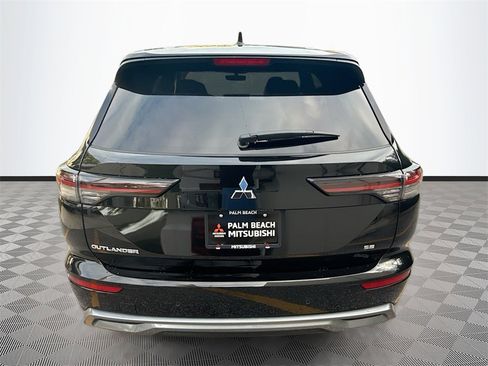 New 2026 Mitsubishi Outlander SE image 6