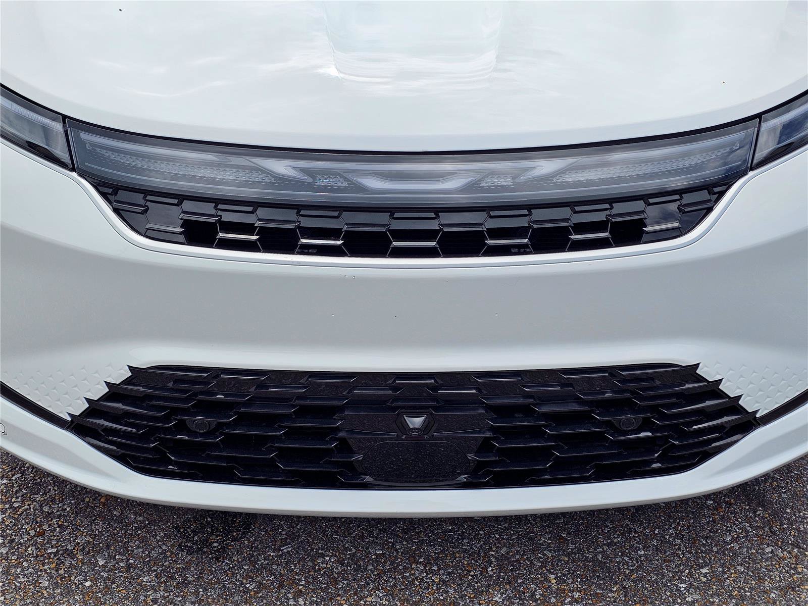 New 2027 Chrysler Pacifica Select FWD image 3