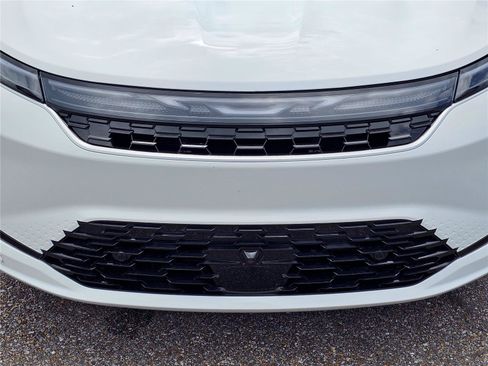 New 2027 Chrysler Pacifica Select FWD image 3