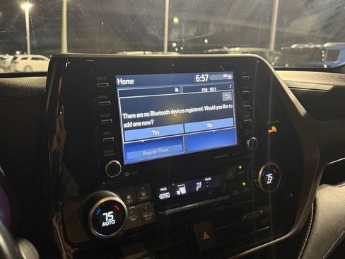 Used 2022 Toyota Highlander LE image 14