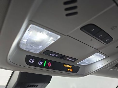 Used 2024 GMC Terrain SLT image 45