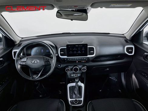 Used 2023 Hyundai Venue Limited FWD image 12