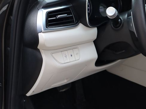 Used 2025 Genesis G70 2.5T AWD/4WD image 21