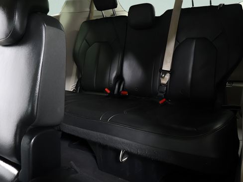 Used 2018 Chrysler Pacifica Touring-L FWD image 24