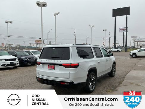 Used 2023 Jeep Wagoneer L Series III w/ Premium Group I image 5