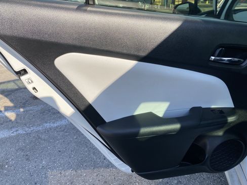 Used 2021 Toyota Prius XLE w/ Advanced Technology Package FWD image 15