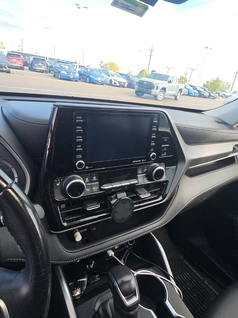 Used 2020 Toyota Highlander XLE AWD/4WD image 13