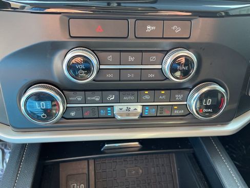 Used 2022 Ford Expedition Max XLT image 18