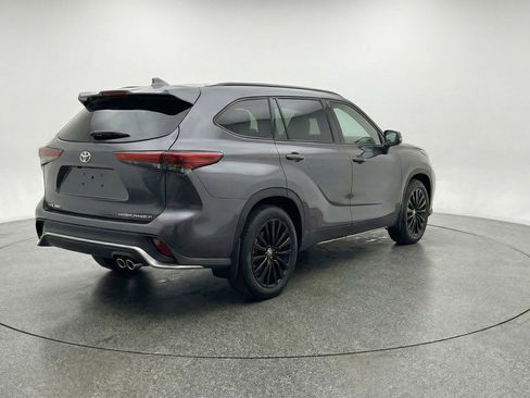 Used 2025 Toyota Highlander XSE image 9