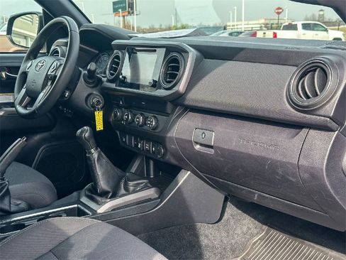 Used 2019 Toyota Tacoma TRD Off-Road image 21