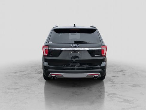 Used 2016 Ford Explorer XLT w/ Equipment Group 202A image 6