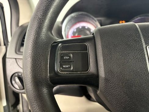 Used 2018 Dodge Grand Caravan SE image 18