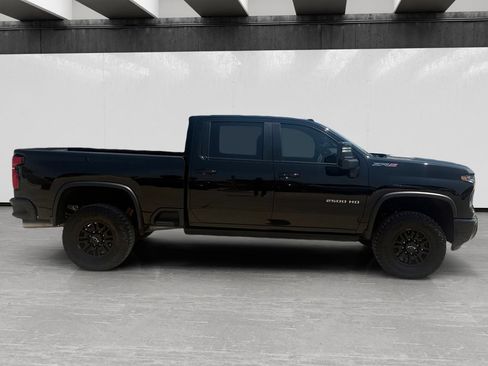 Used 2025 Chevrolet Silverado 2500 ZR2 w/ Technology Package AWD/4WD image 6