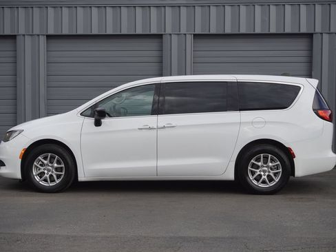 Used 2024 Chrysler Voyager LX FWD image 2