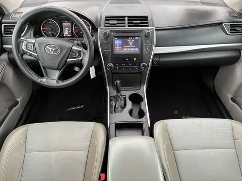 Used 2017 Toyota Camry SE image 2