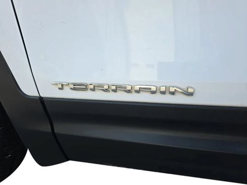 Used 2023 GMC Terrain SLE w/ LPO, Floor Liner Package FWD image 9