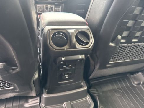 Used 2022 Jeep Wrangler Unlimited Rubicon w/ Cold Weather Group image 28