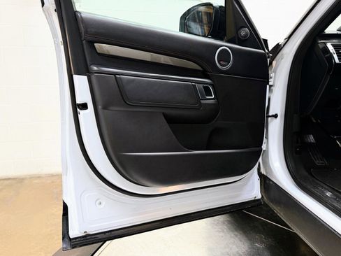 Used 2017 Land Rover Discovery HSE image 12