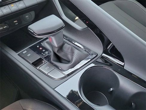 New 2025 Hyundai Elantra SEL image 11