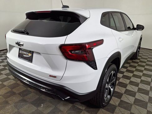 Used 2024 Chevrolet Trax RS w/ Driver Confidence Package image 5