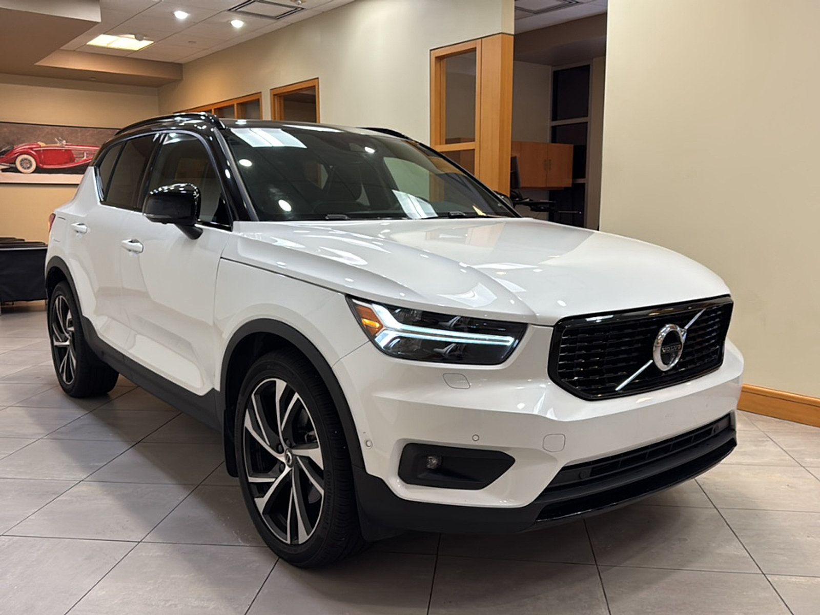 Used 2022 Volvo XC40 T5 R-Design AWD/4WD image 3