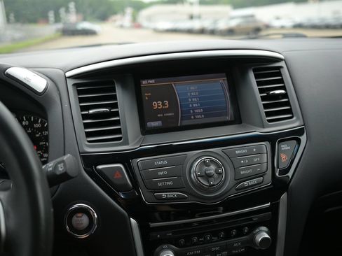 Used 2015 Nissan Pathfinder SV FWD image 29