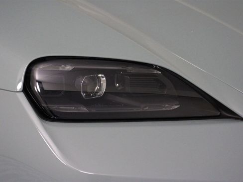 Used 2025 Porsche Taycan 4 Cross Turismo image 26