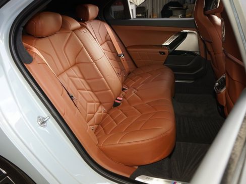 Used 2023 BMW 760i xDrive w/ Executive Package image 18