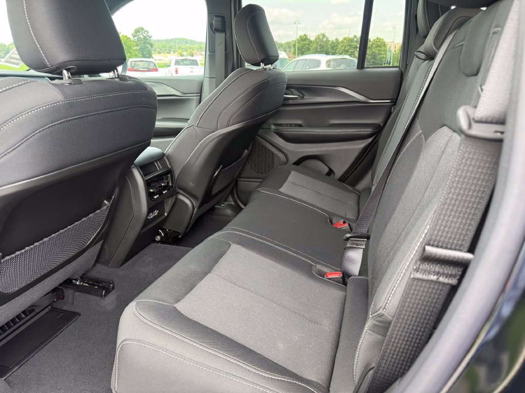 New 2026 Jeep Grand Cherokee Laredo AWD/4WD image 20