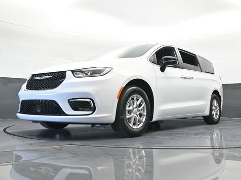 New 2026 Chrysler Pacifica Select image 53