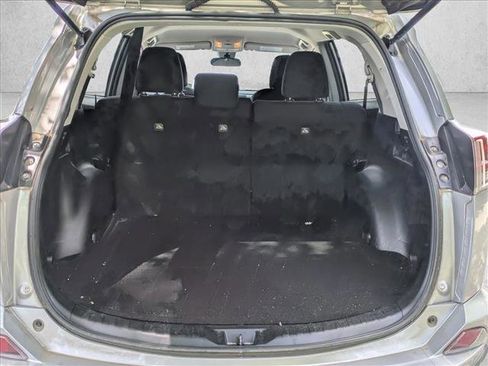Used 2018 Toyota RAV4 LE FWD image 6