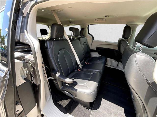 Used 2020 Chrysler Pacifica Touring-L FWD image 26