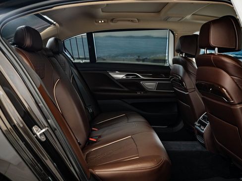 Used 2016 BMW 750i xDrive image 45