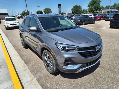 Used 2021 Buick Encore GX Essence FWD image 3